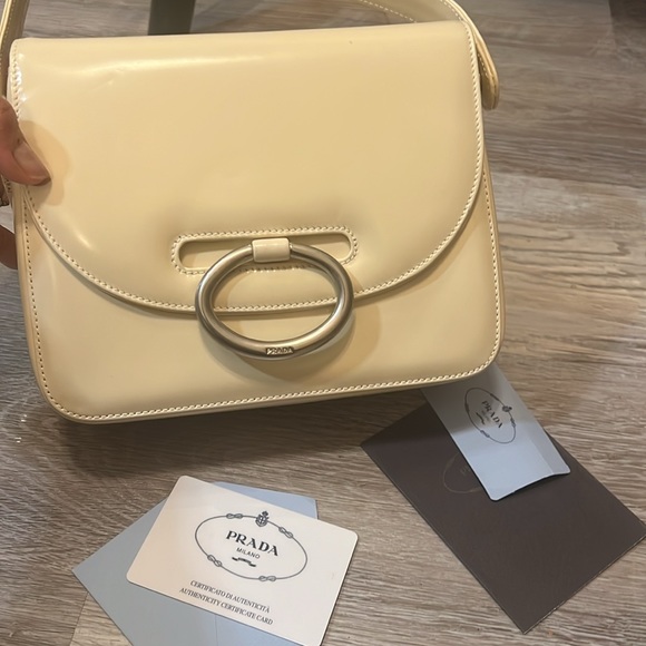 White Prada shoulder bag with authenticity card - Picture 3 of 16